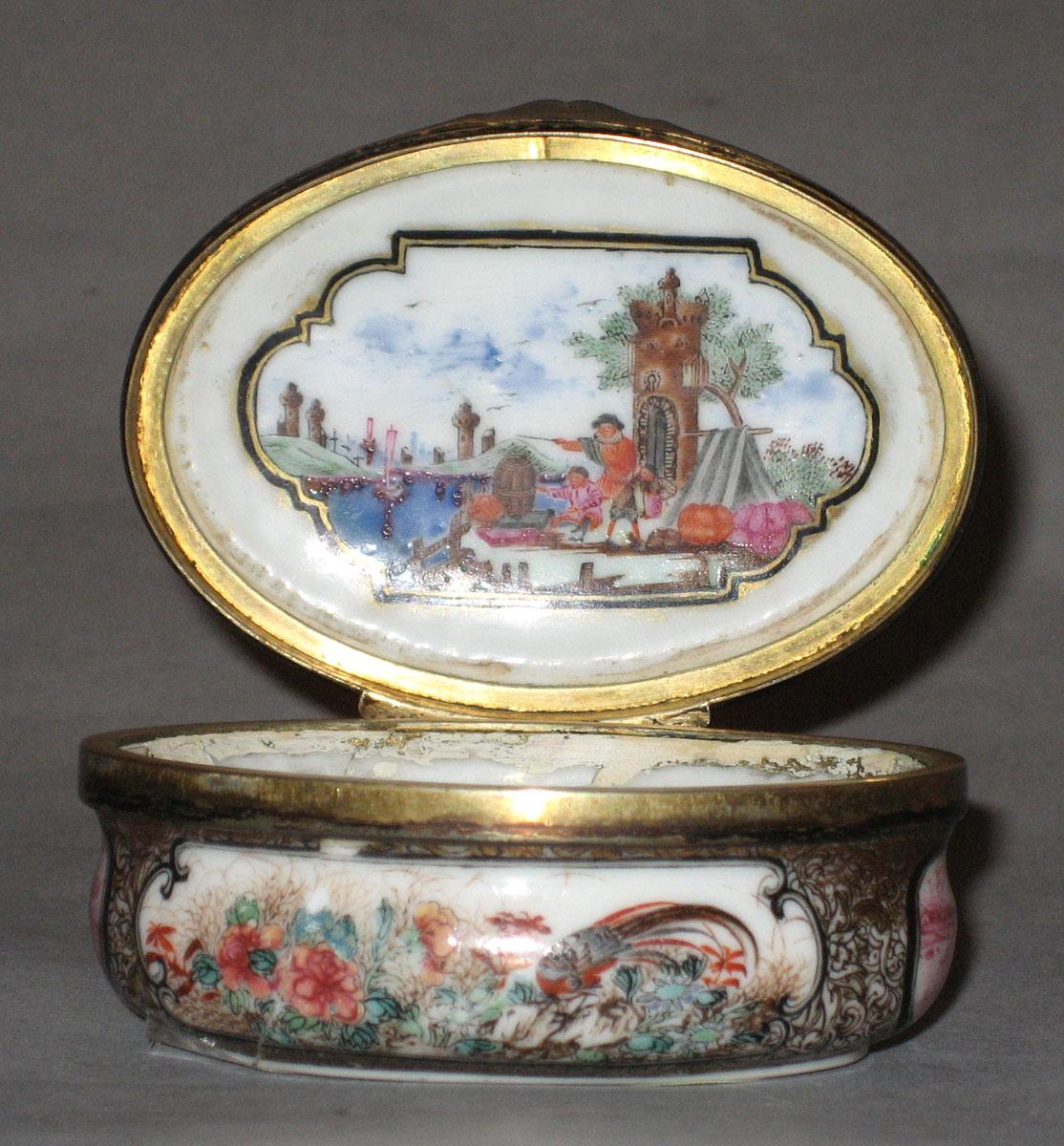 2001.0029.028 Porcelain snuff box