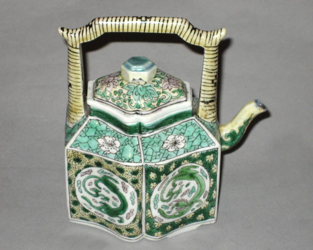 2001.0029.035 Teapot view2