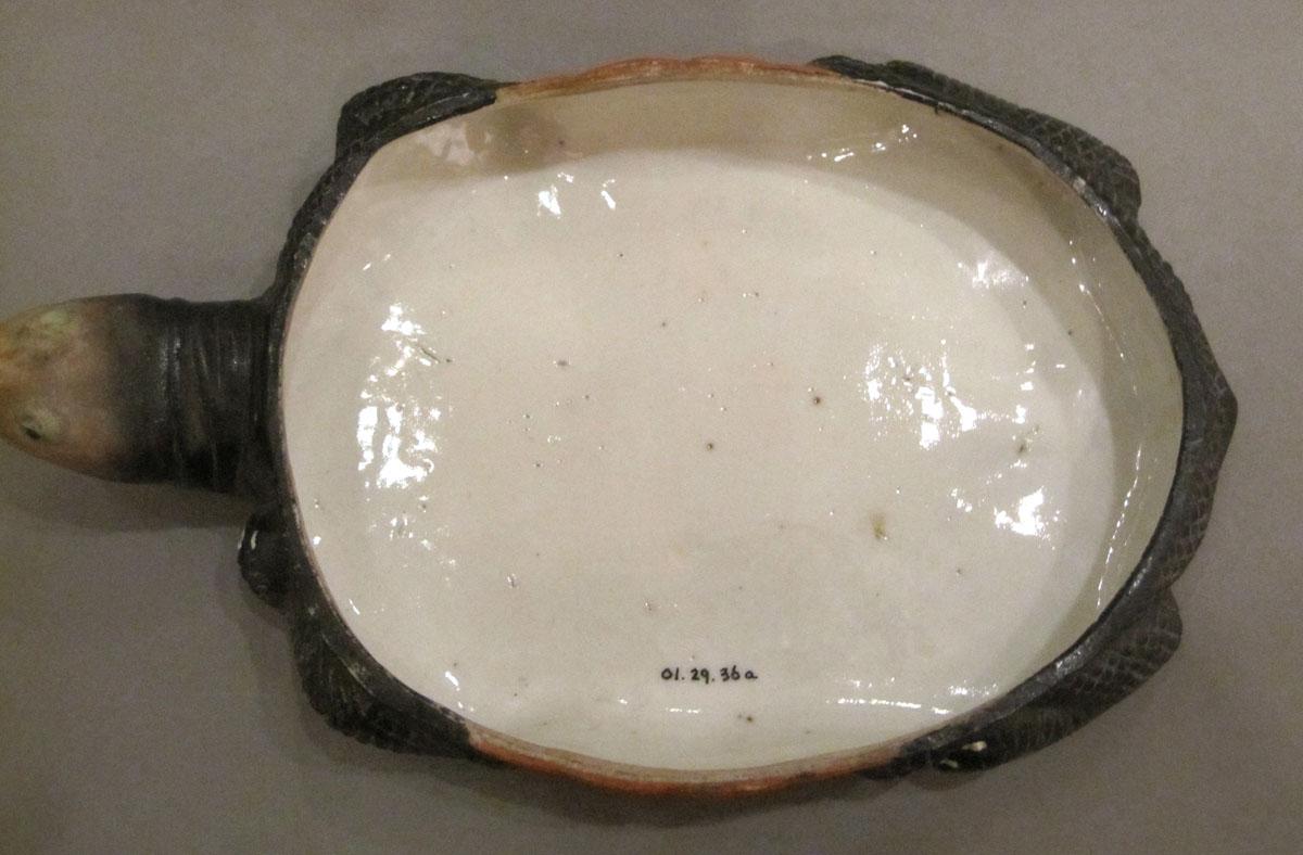 2001.0029.036 A Porcelain tureen