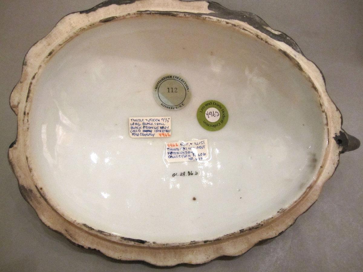 2001.0029.036 B Porcelain tureen underside
