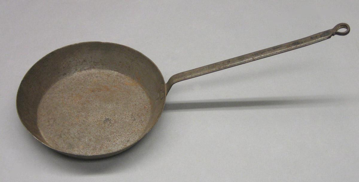 2001.0033.009 Fry pan