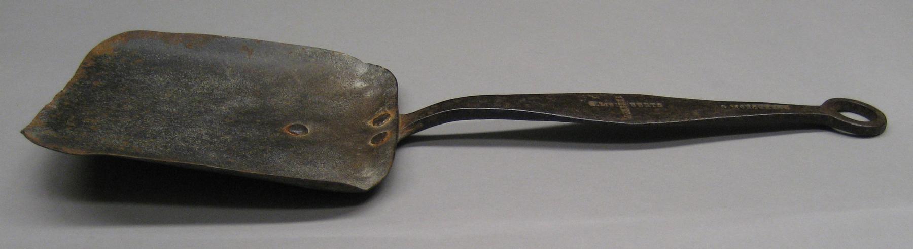 2001.0033.024 Shovel