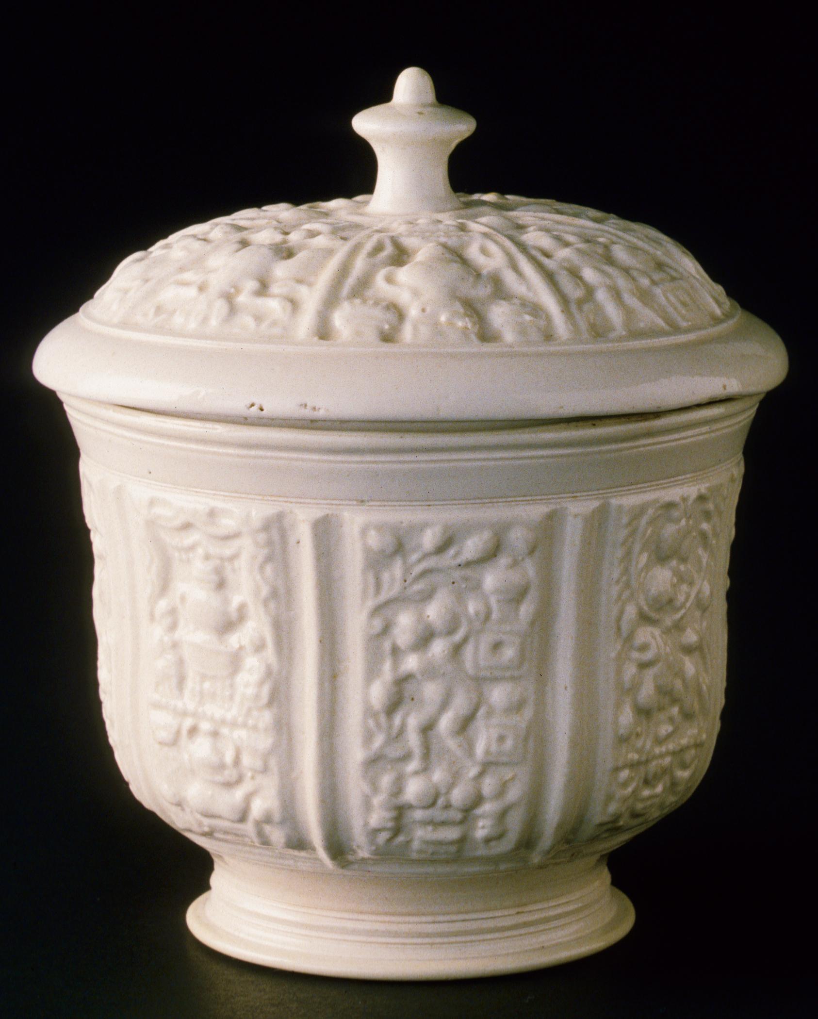 1958.0885 A, B Sugar bowl