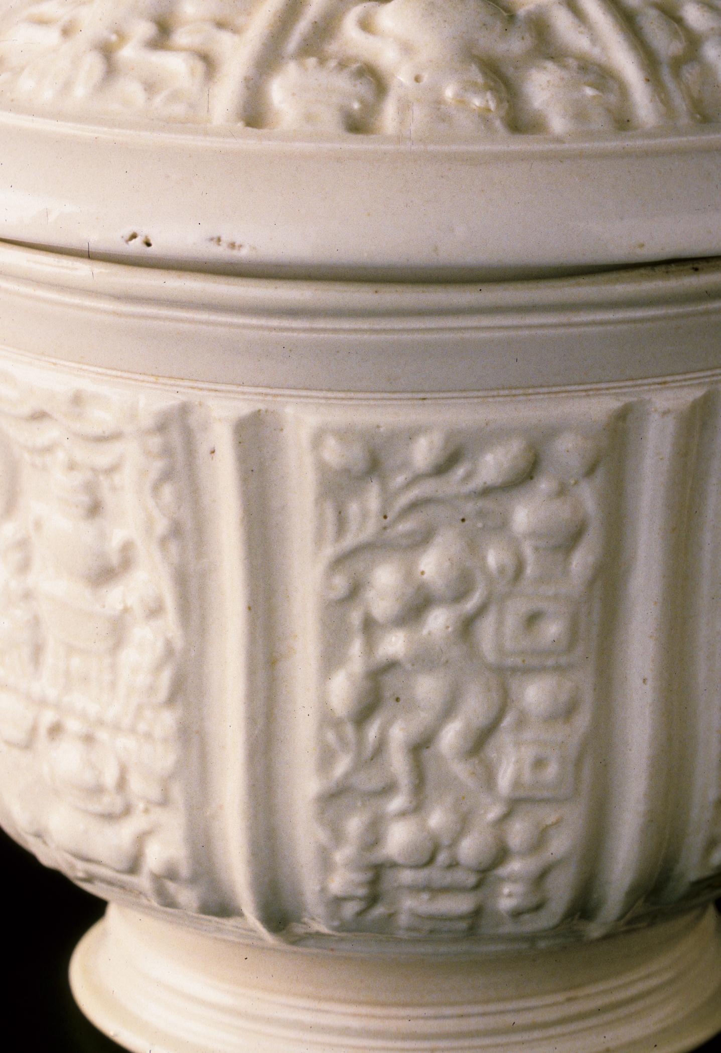 1958.0885 A, B Sugar bowl and cover (detail 2)