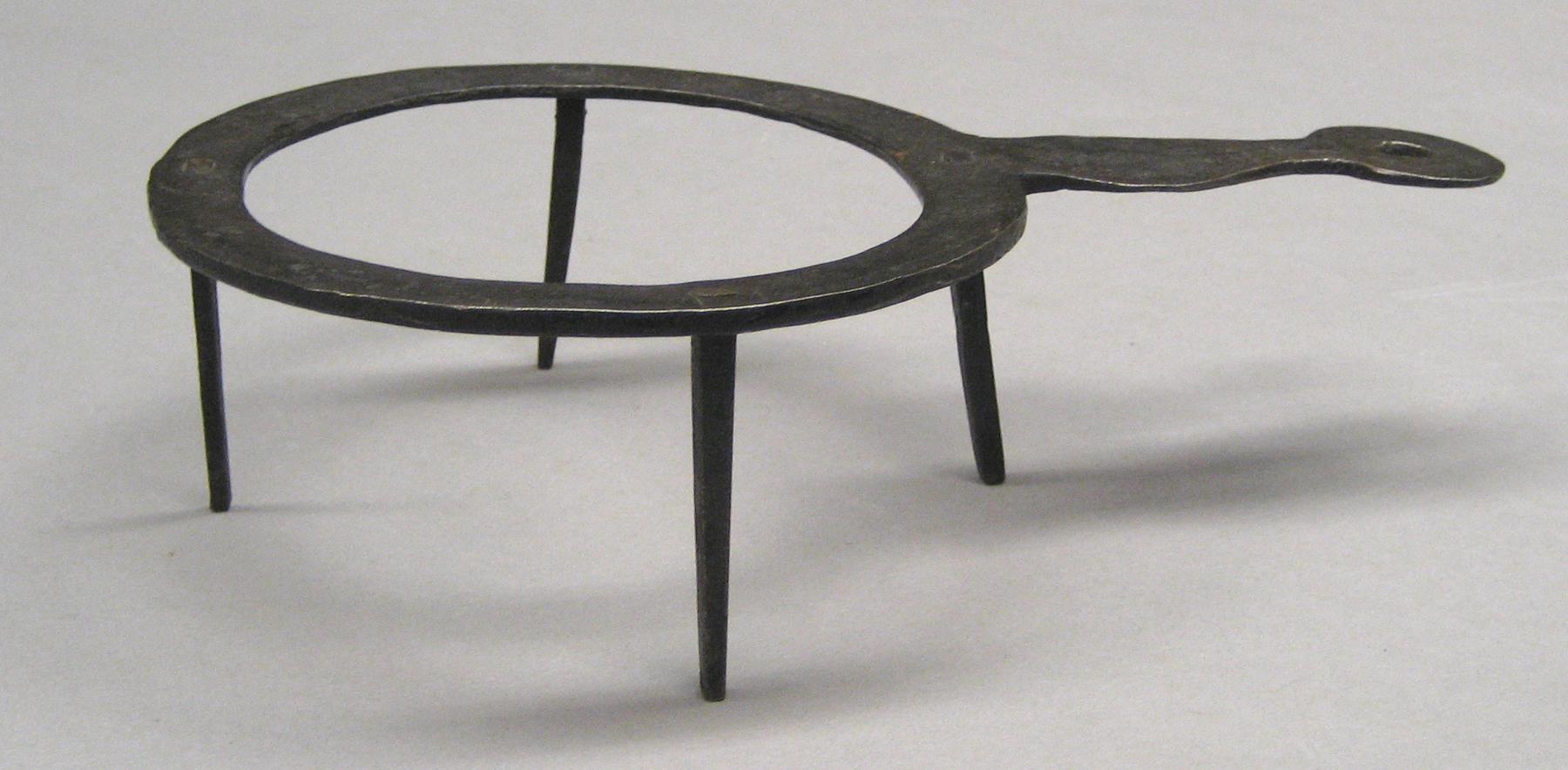 2001.0033.034 Trivet