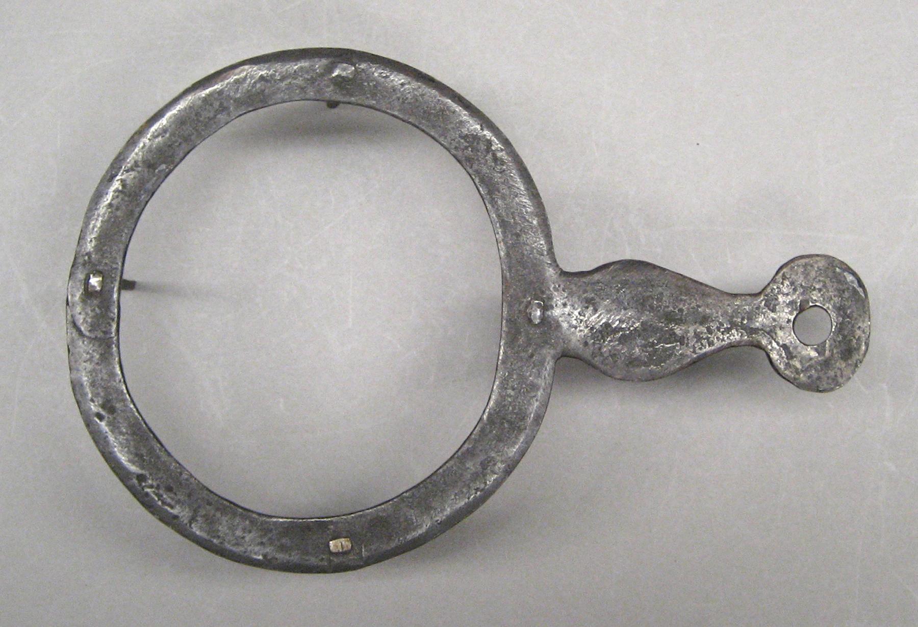 2001.0033.034 Trivet (detail)