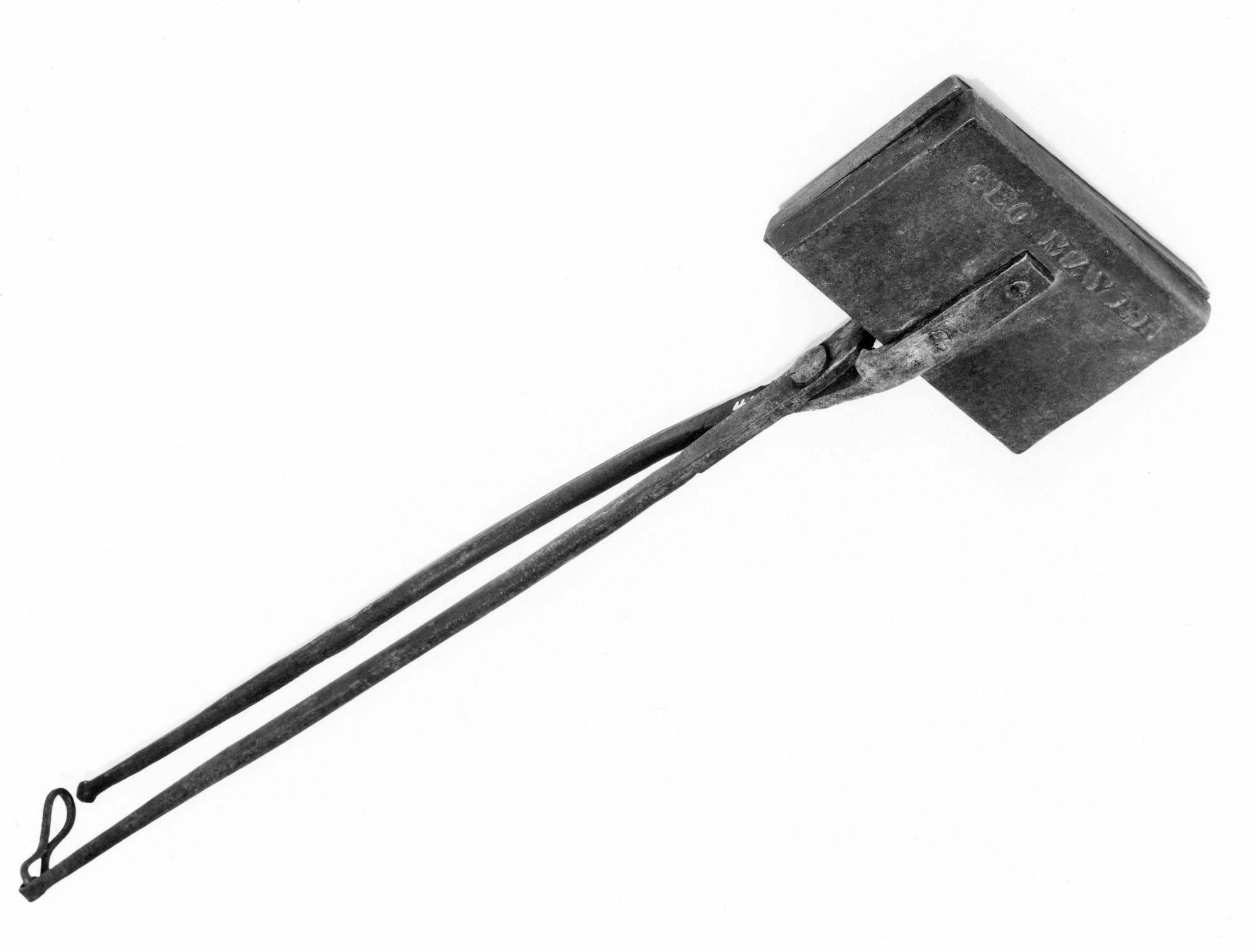 2001.0033.080 Iron