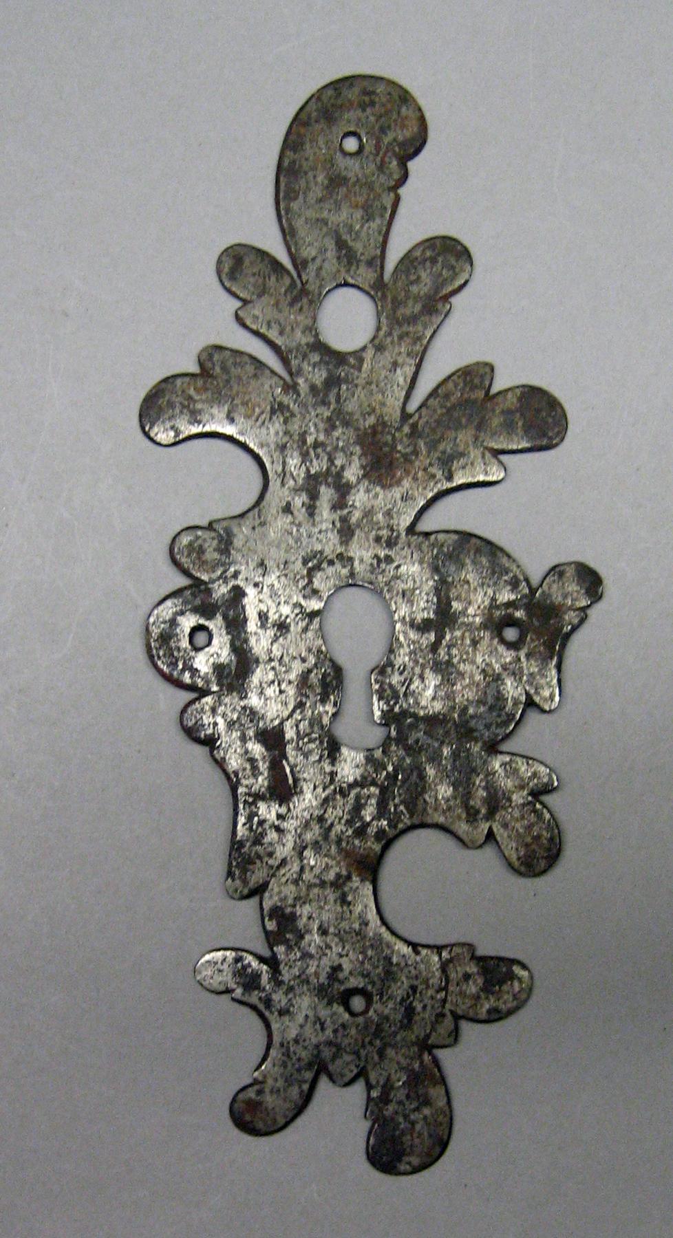 2001.0033.112 Escutcheon