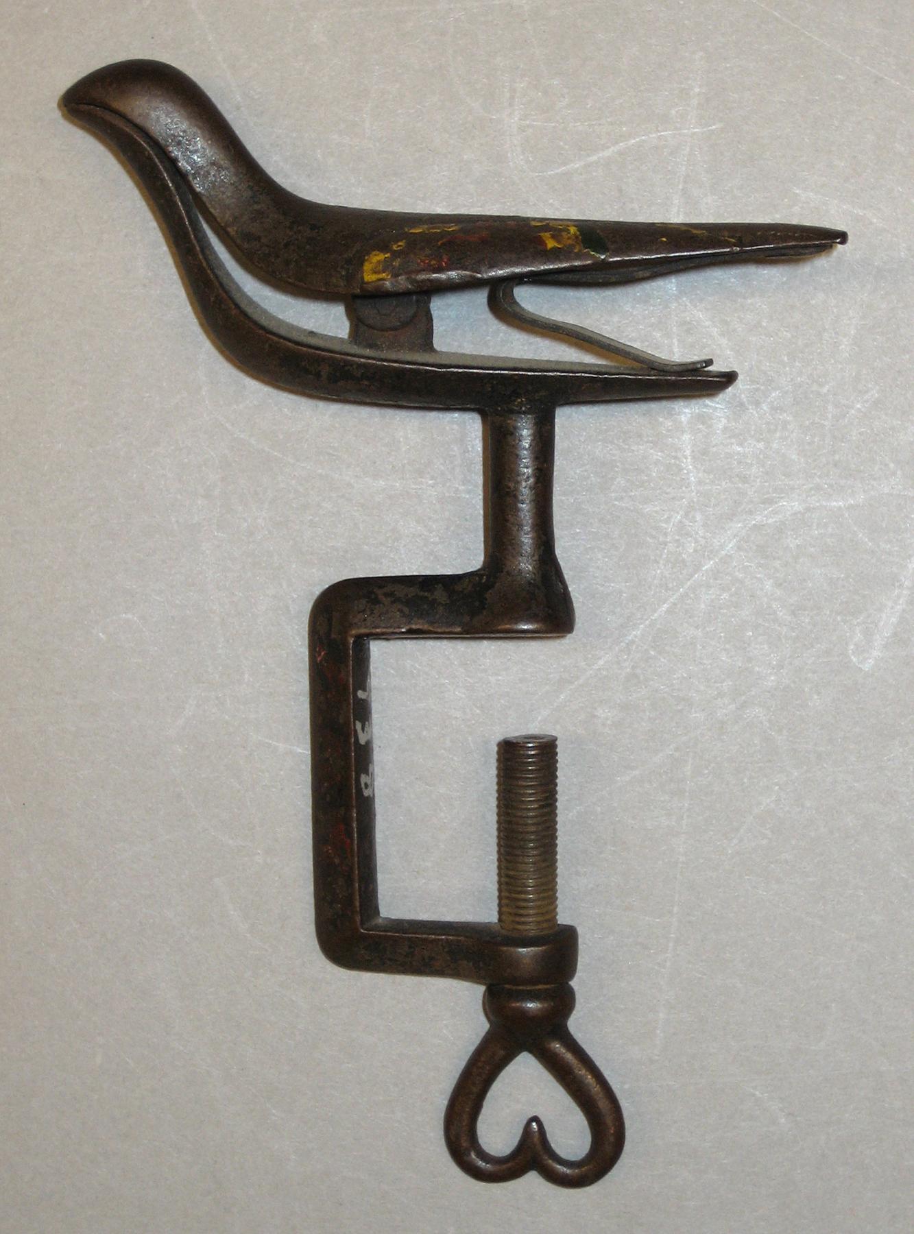 2001.0033.128 Tool (for Textiles)