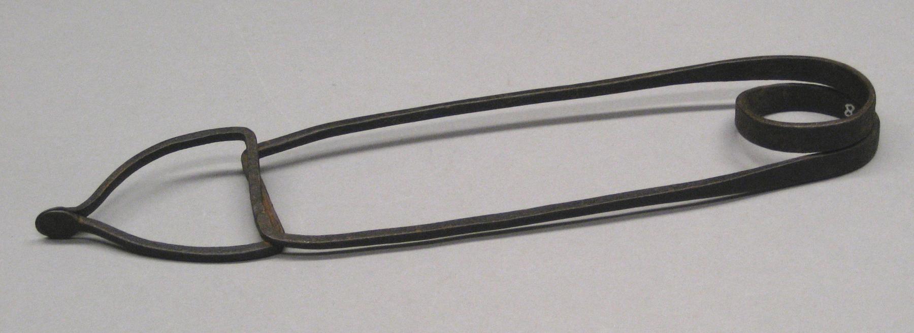 2001.0033.149 Fireplace tongs
