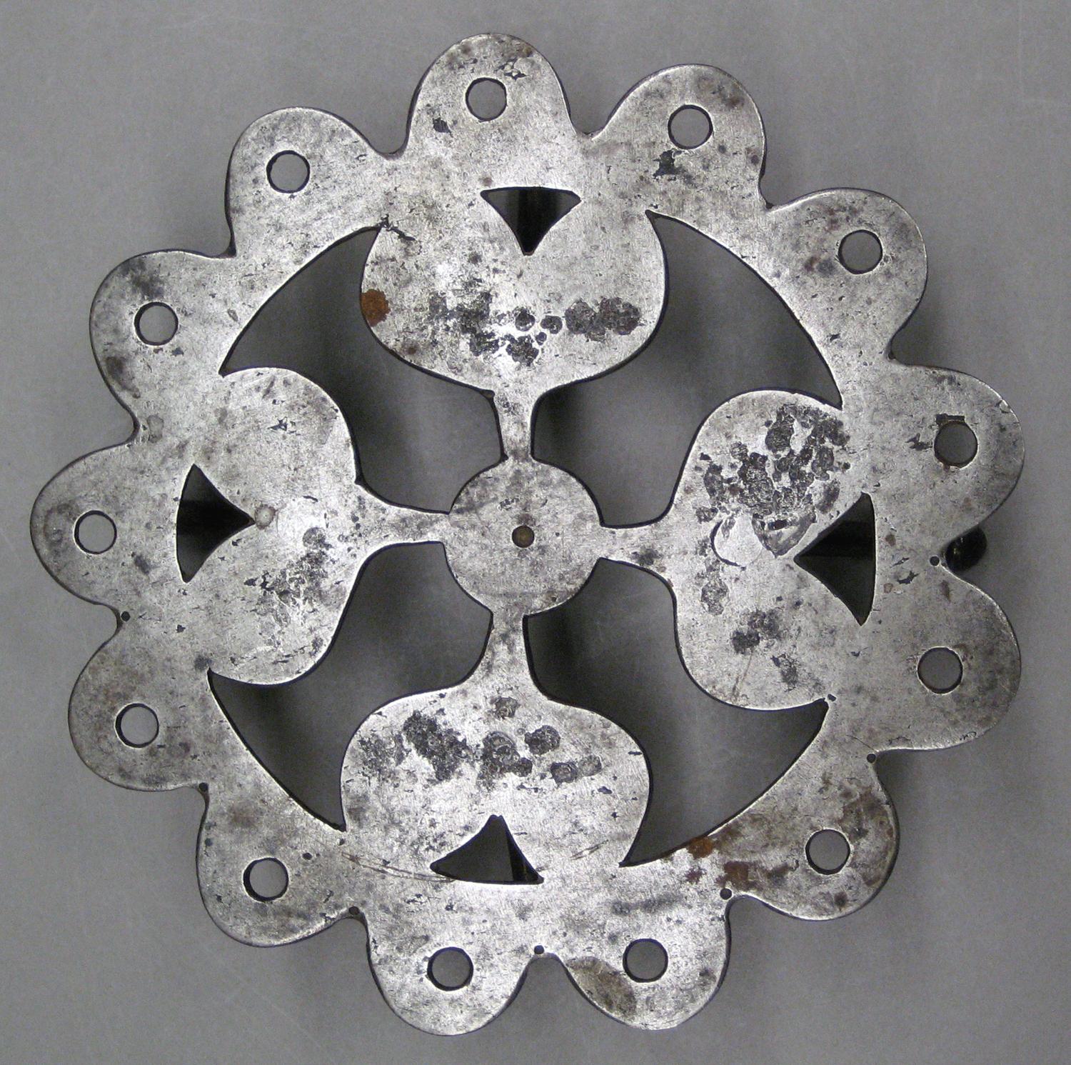 2001.0033.192 Trivet (detail)