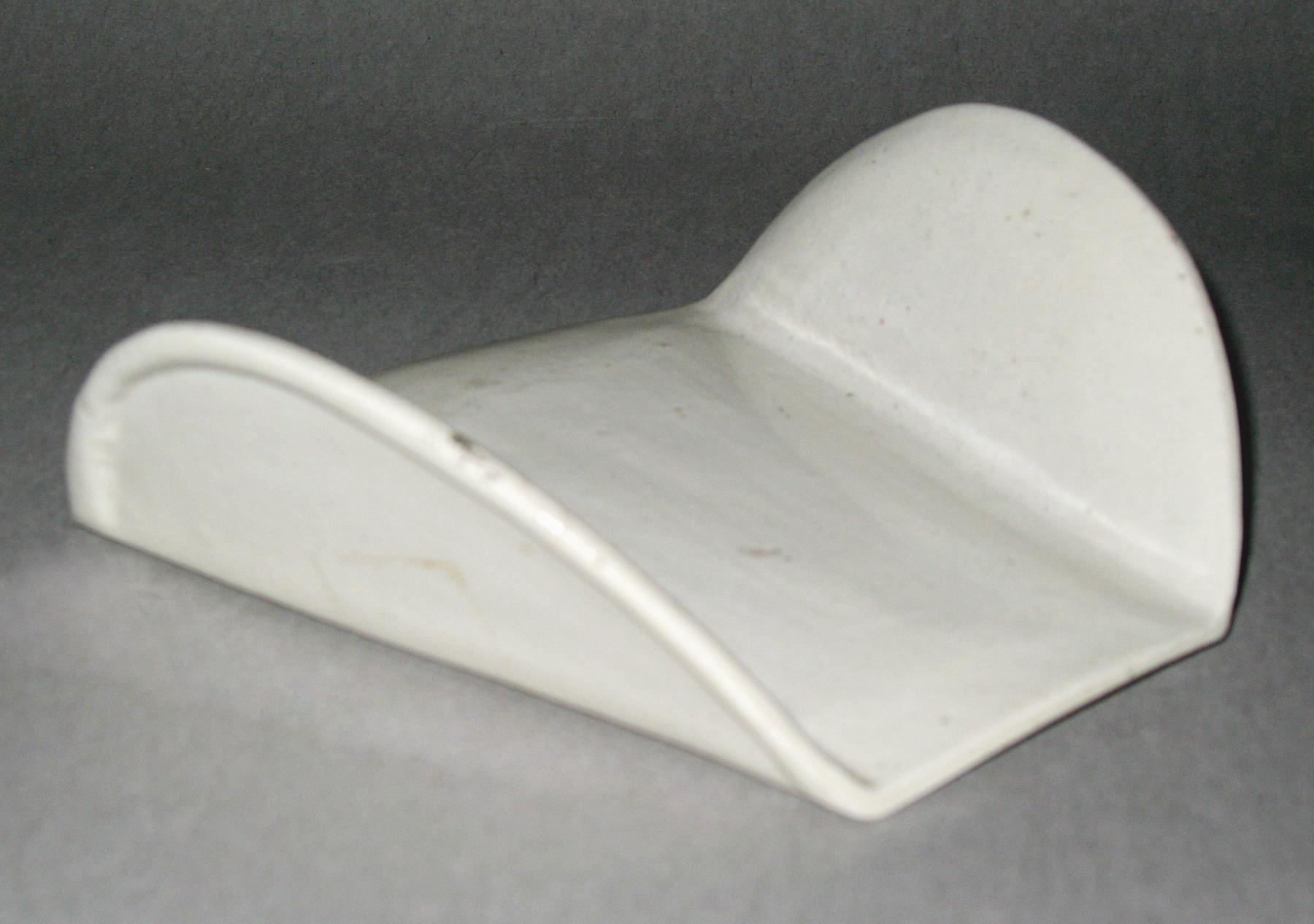 1958.0906 Asparagus holder