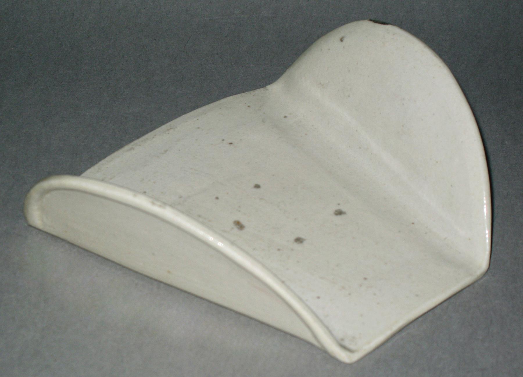 1958.0907 Asparagus holder