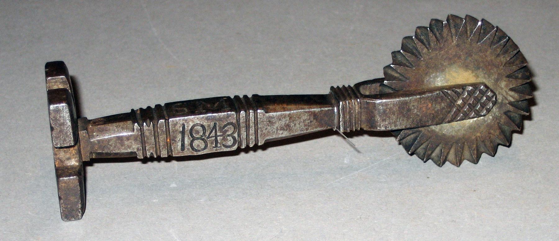 2001.0033.222 Pastry crimper