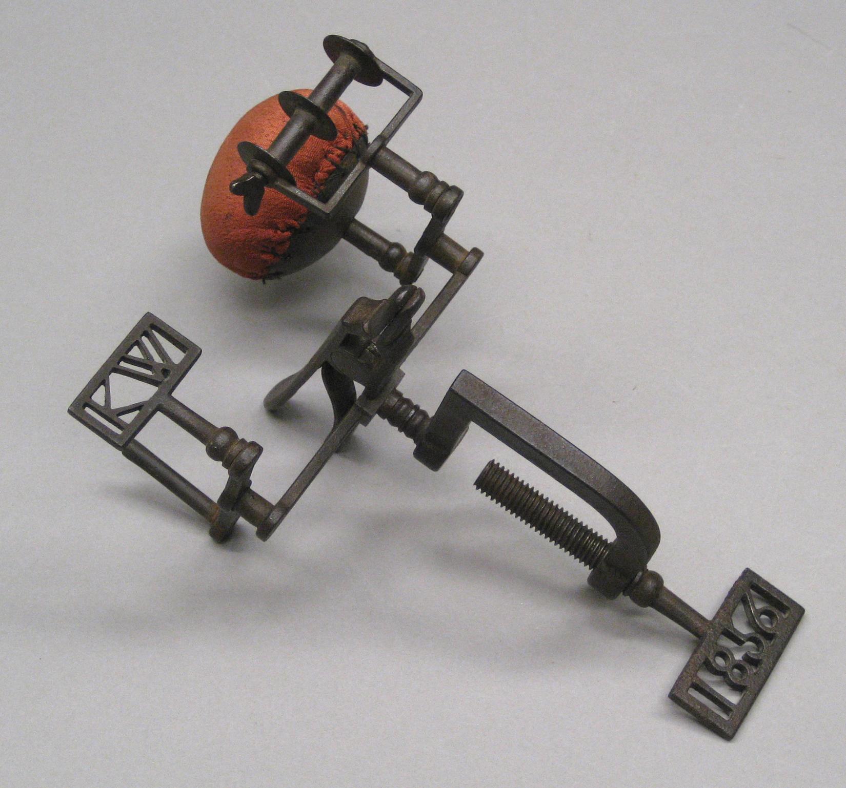 2001.0033.233 Tool (for sewing)