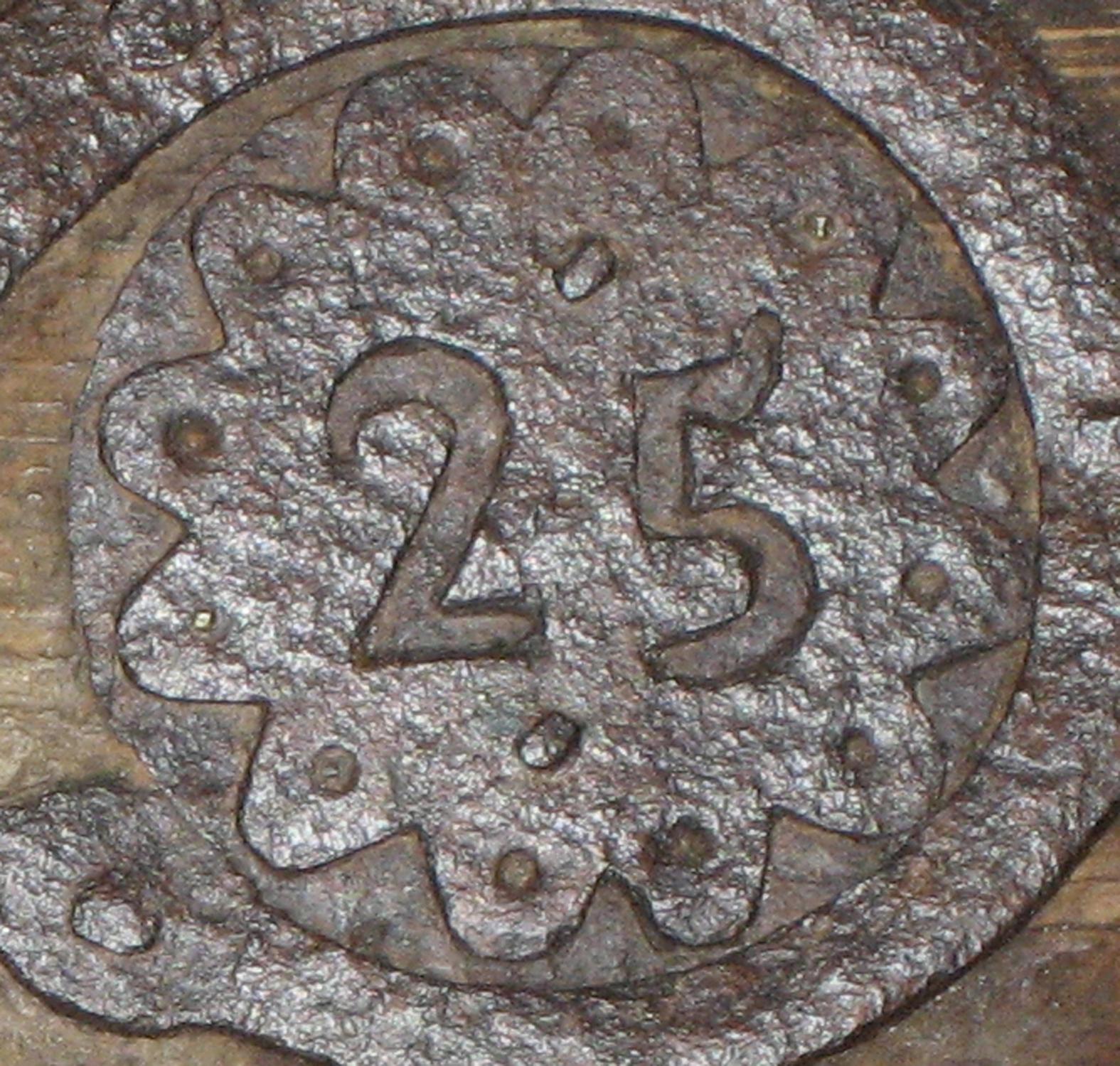 2001.033.267 Box lid (mark 2)