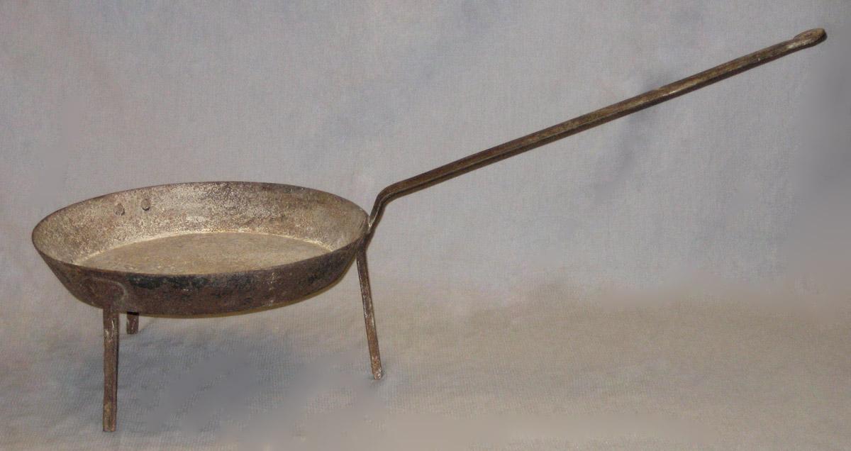 2001.0033.294 Fry pan