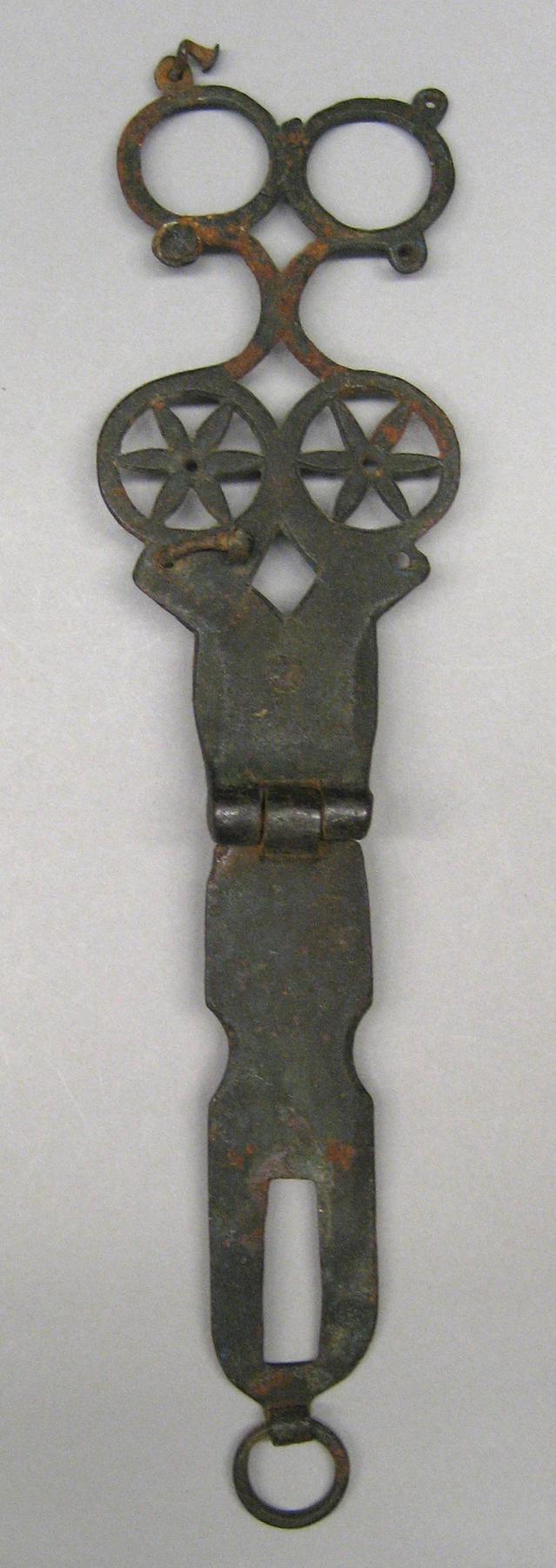 2001.0033.312 Hasp