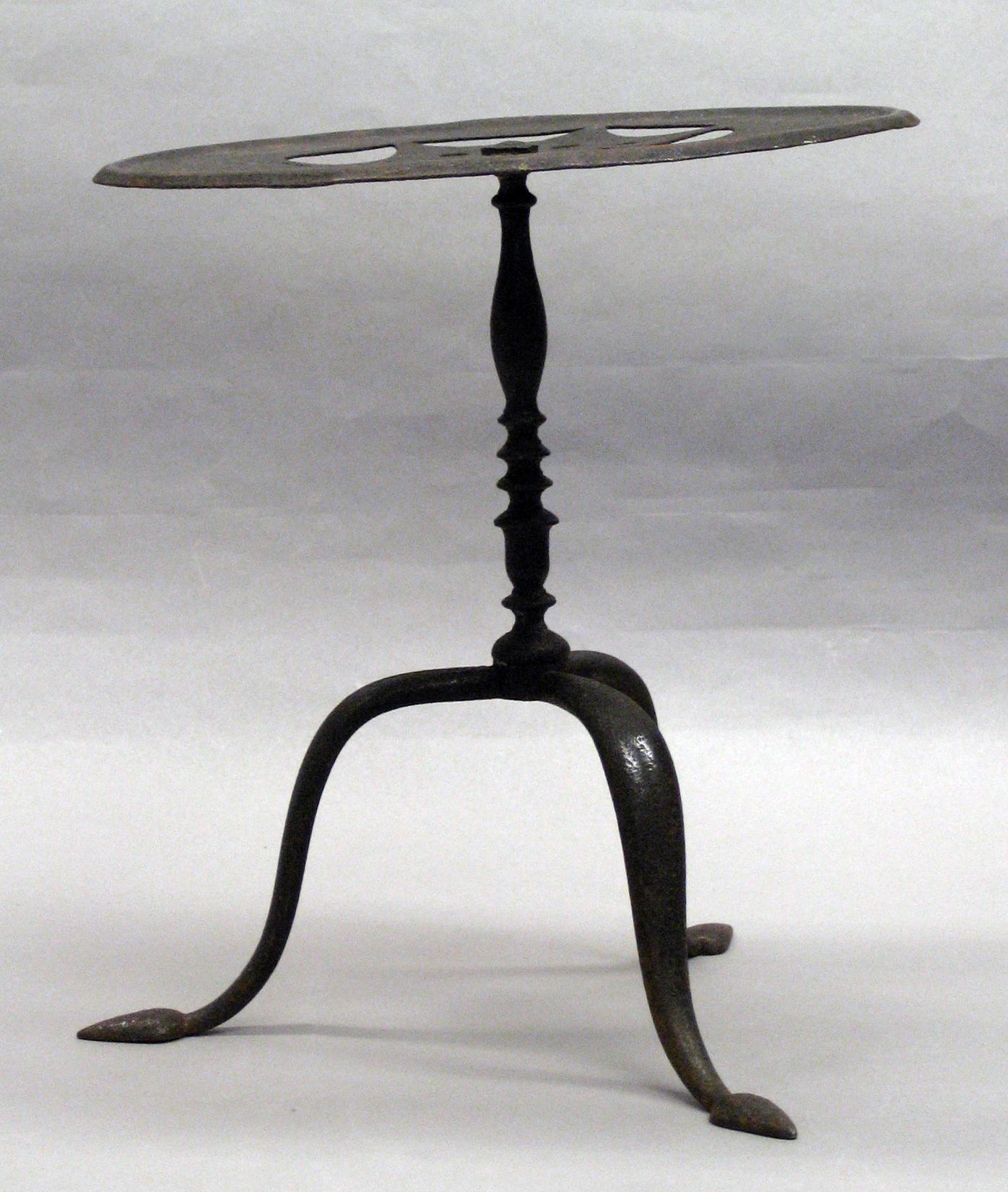 2001.0033.314 Trivet