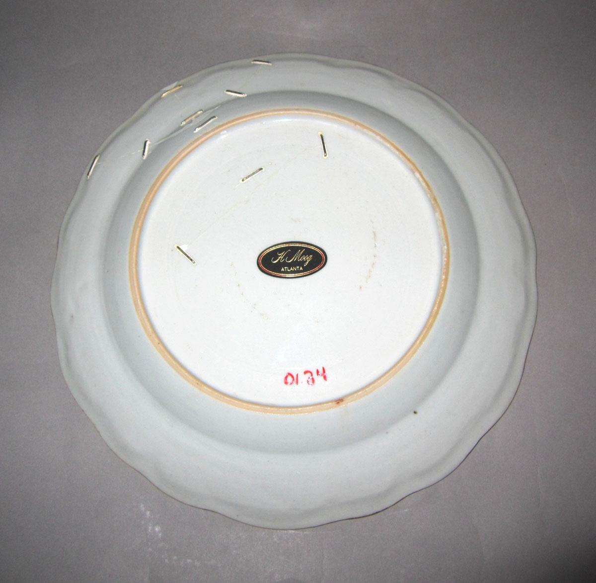 2001.0034 Porcelain plate underside