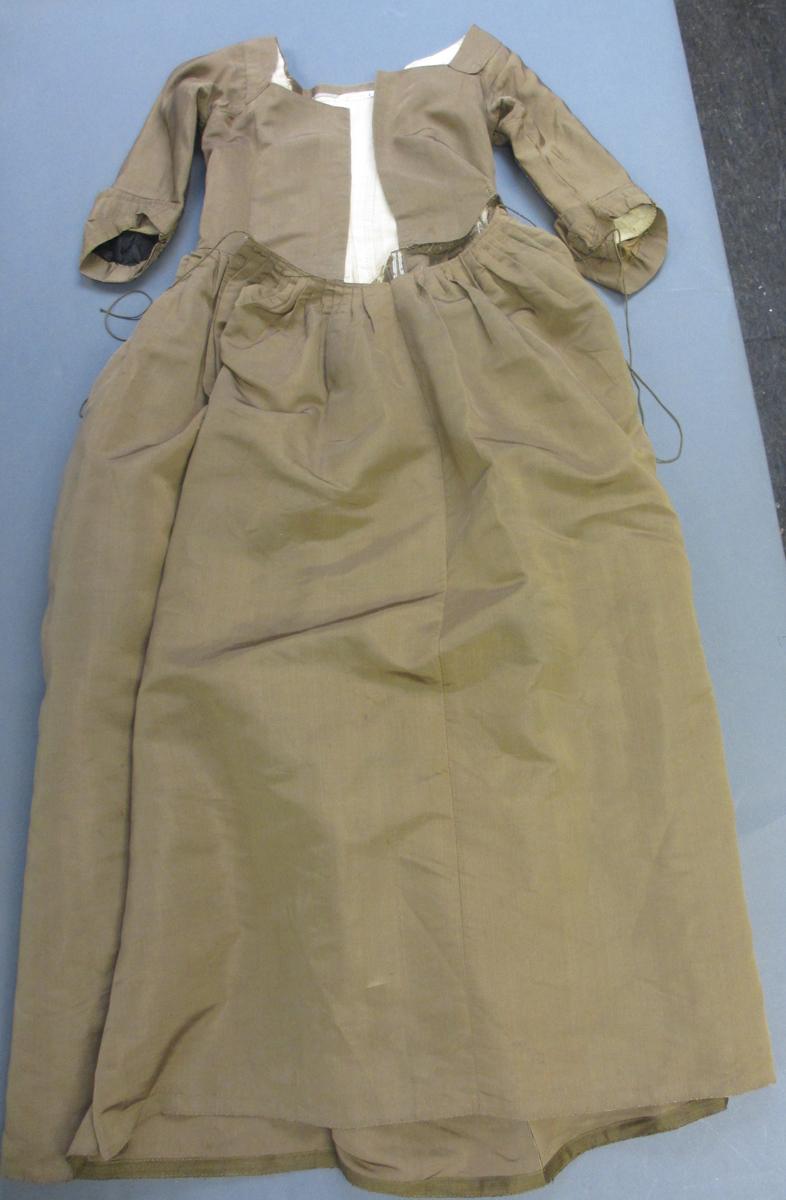 2001.0037.002 Dress, Front