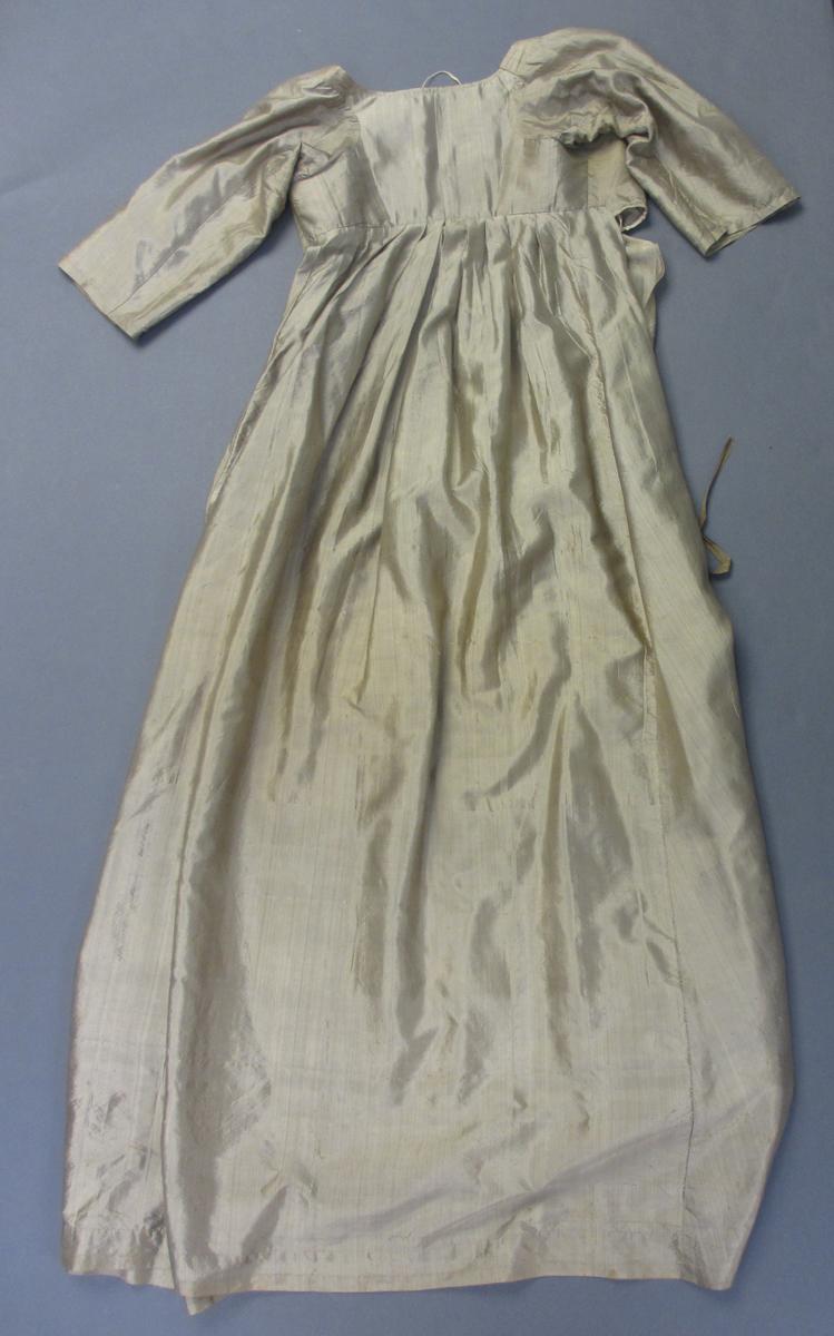 2001.0037.003 Dress, Back