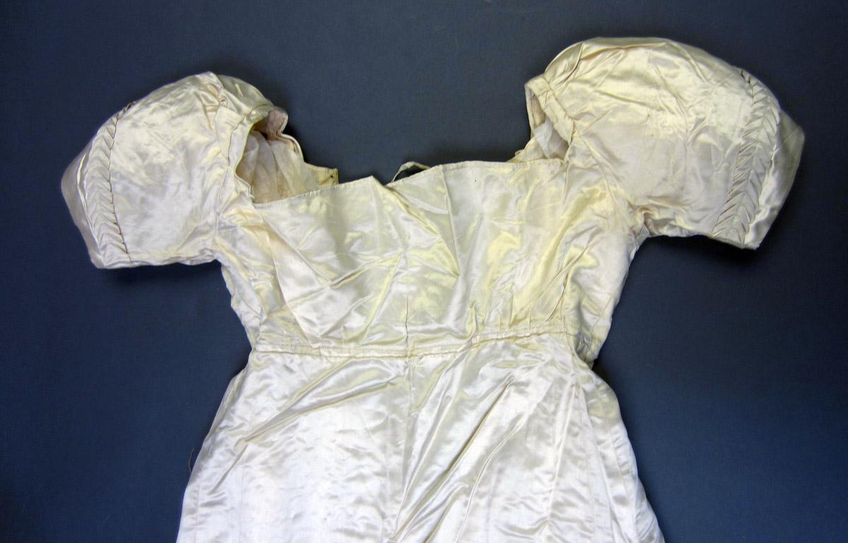 2001.0037.004 A Dress, Bodice