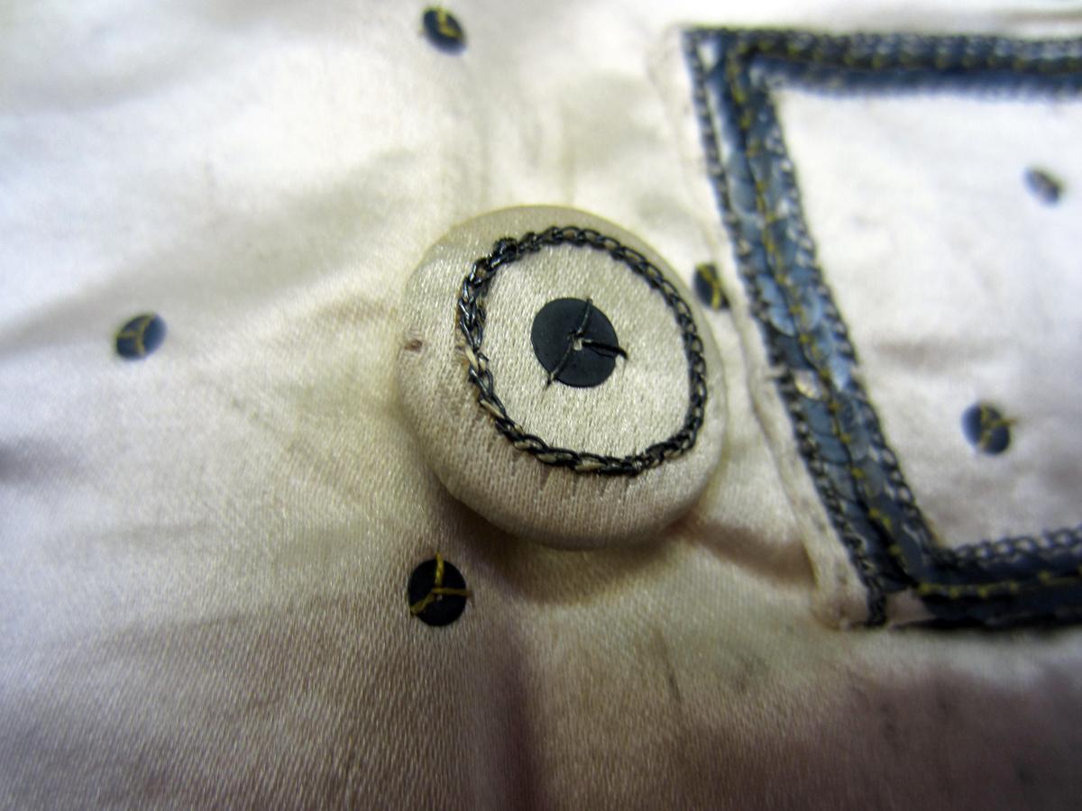 2001.0037.007 Waistcoat, Button