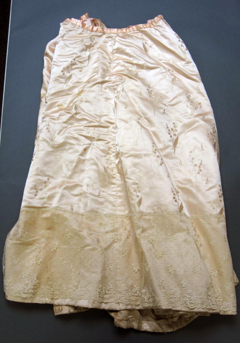 2001.0037.008 B Skirt, View 1