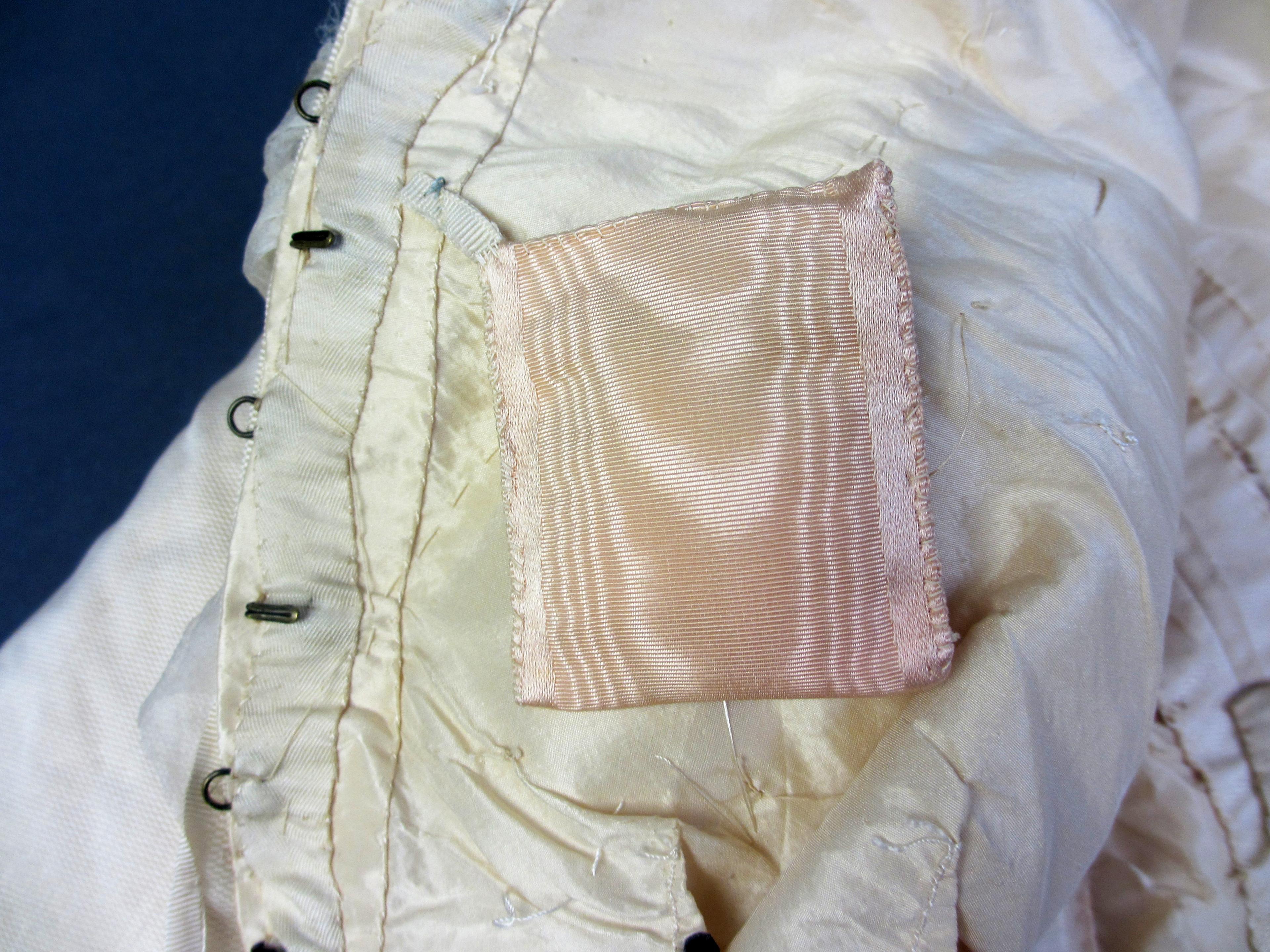 2001.0037.009 A Bodice, Detail