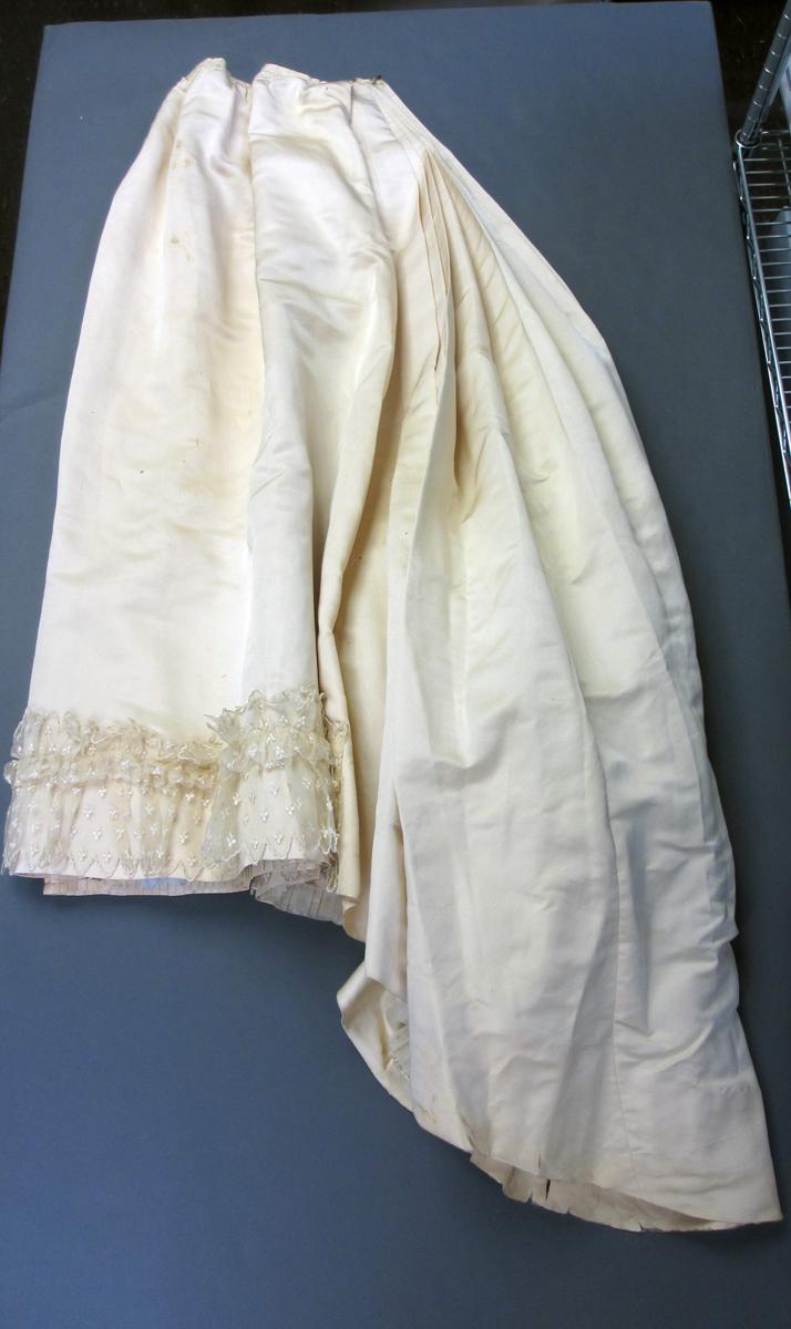 2001.0037.009 B Skirt, Full