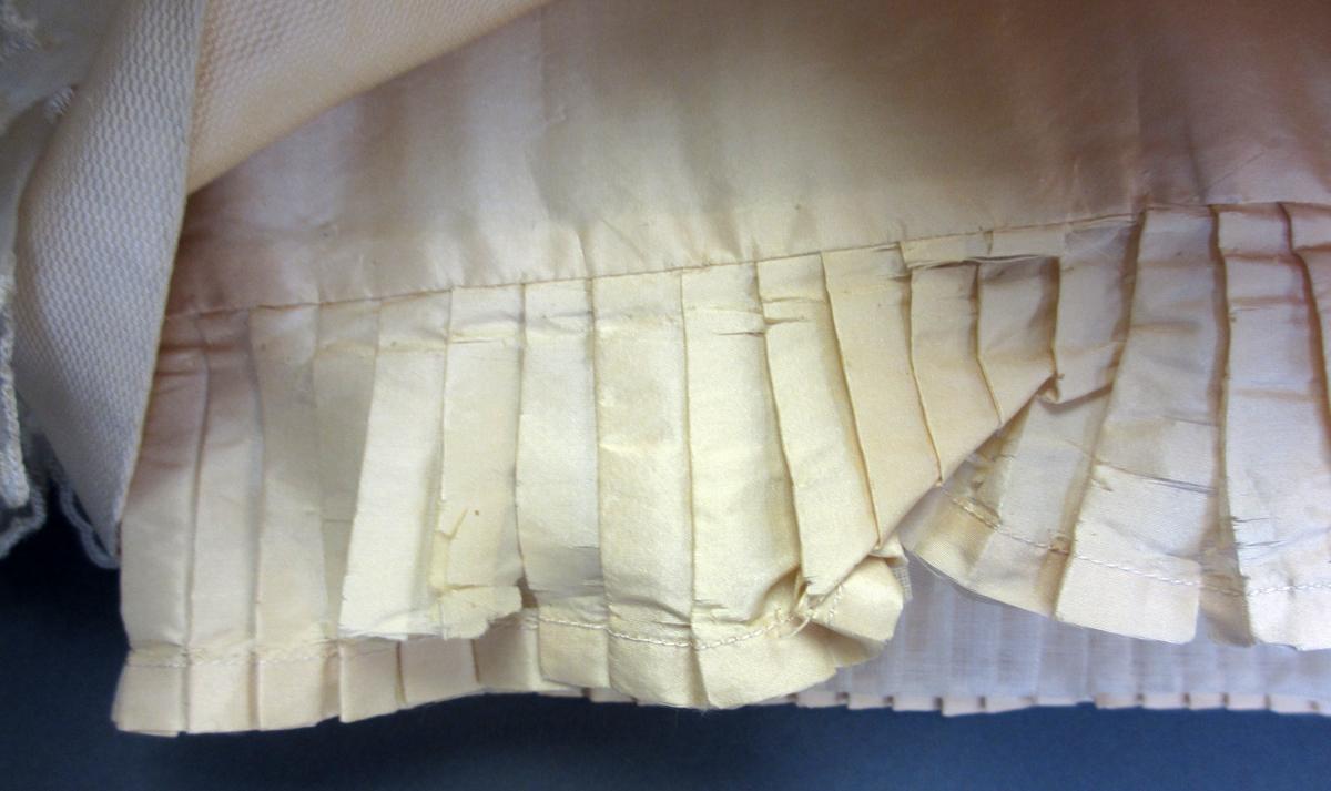 2001.0037.009 B Skirt, Detail 2