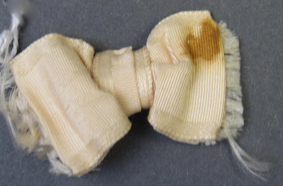 2001.0037.011 B Shoes, Bow