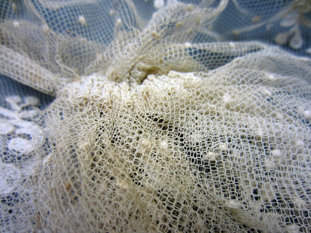 2001.0037.014 Textile, Gather 2
