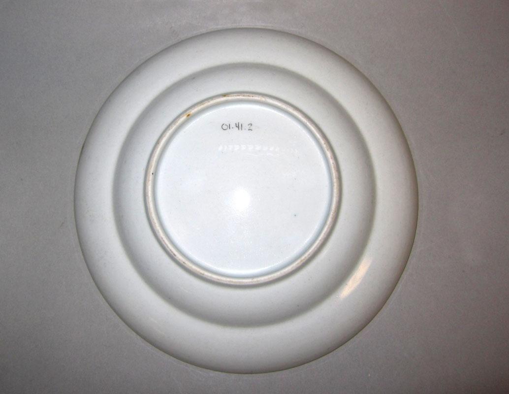 2001.0041.002 Saucer underside