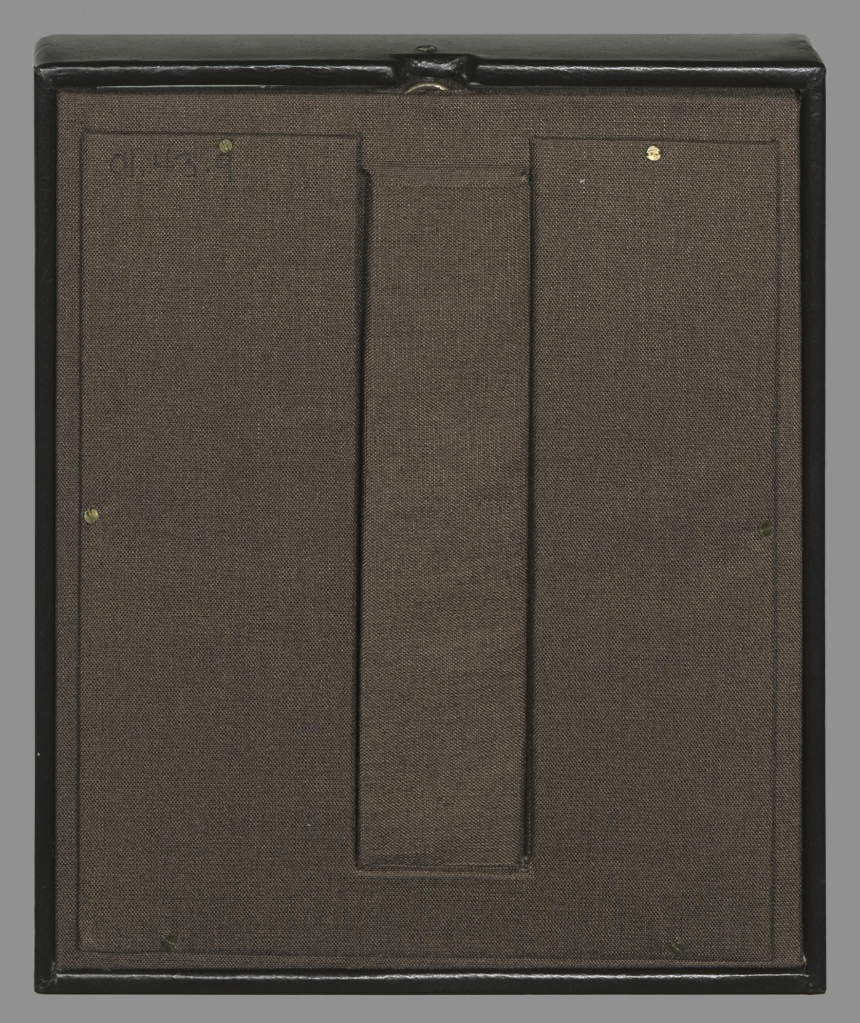 2001.0043.009 Photograph, frame, reverse
