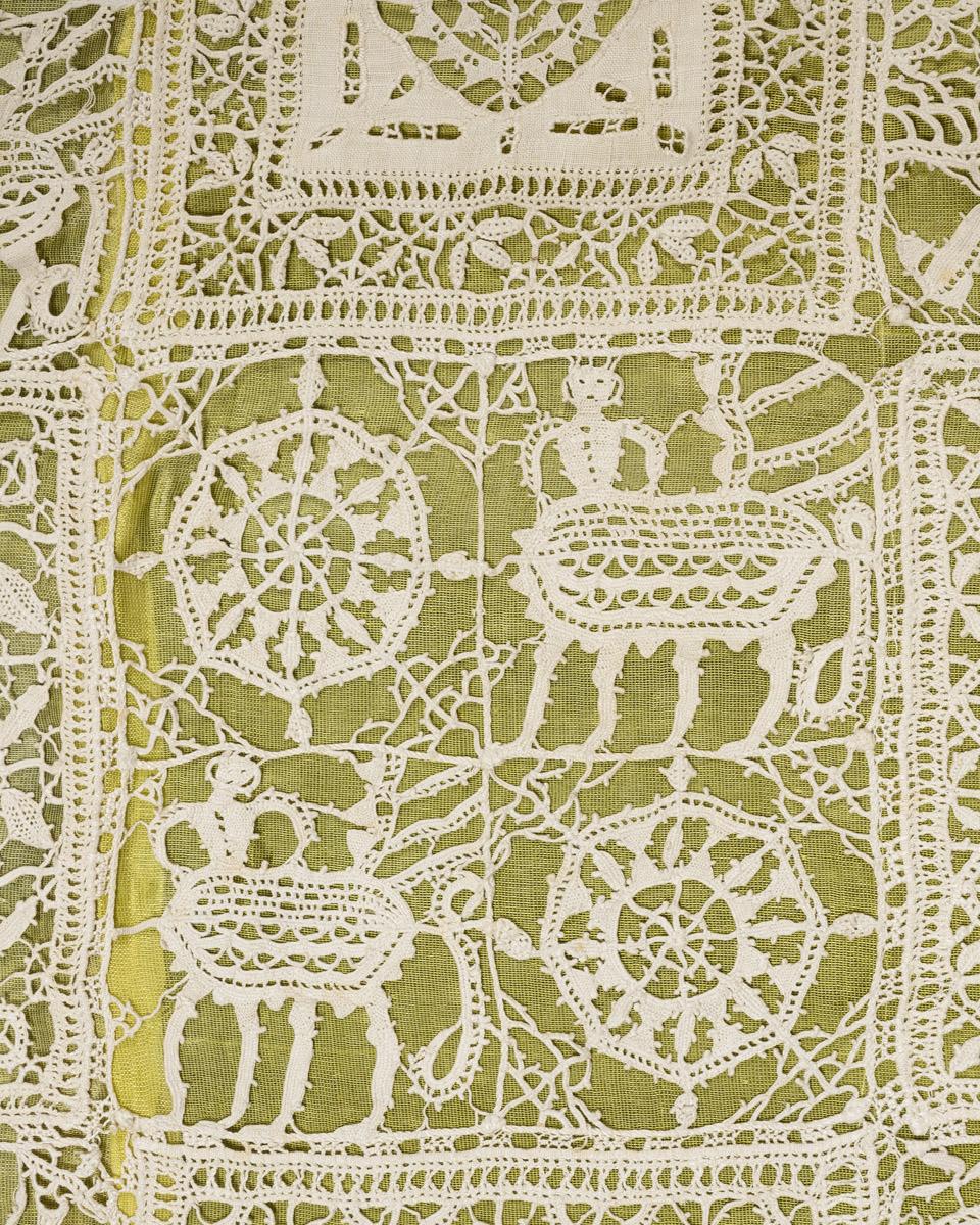 2002.0001.001 Tablecloth, detail 15