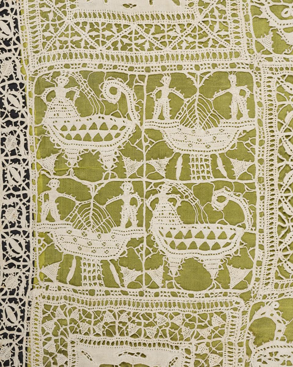 2002.0001.001 Tablecloth, detail 2