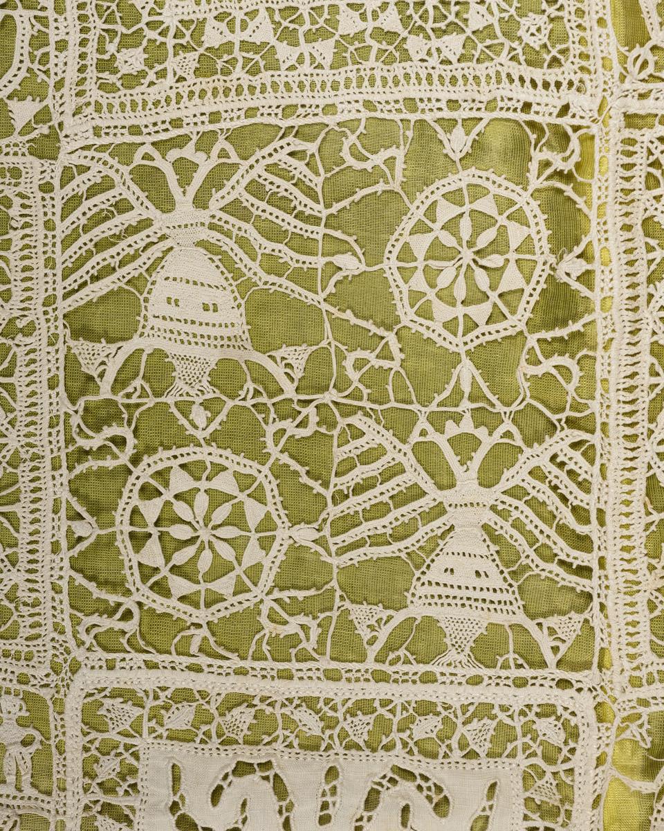 2002.0001.001 Tablecloth, detail 5