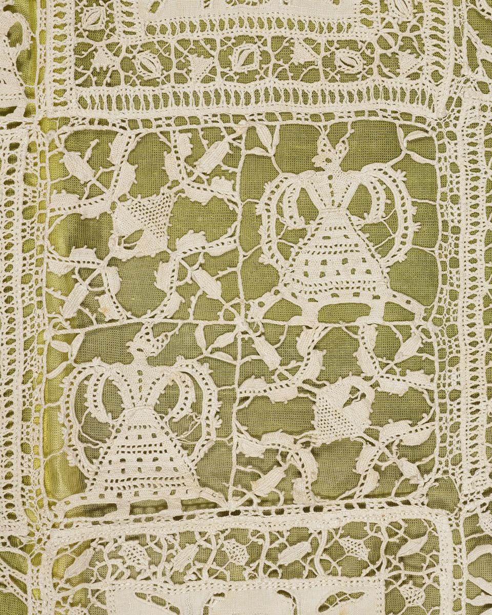 2002.0001.001 Tablecloth, detail 6