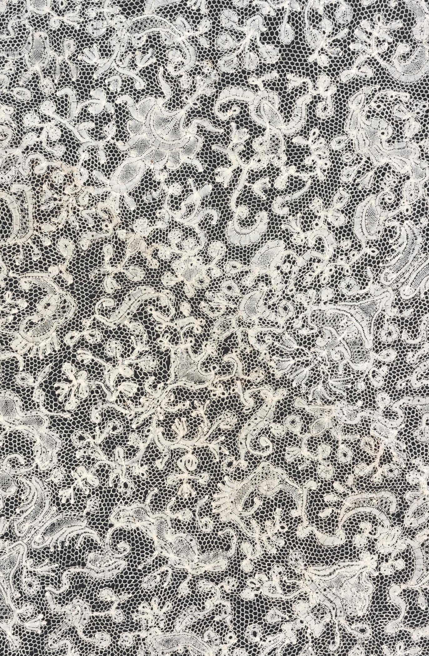 2002.0001.001.003 Shawl, detail 1