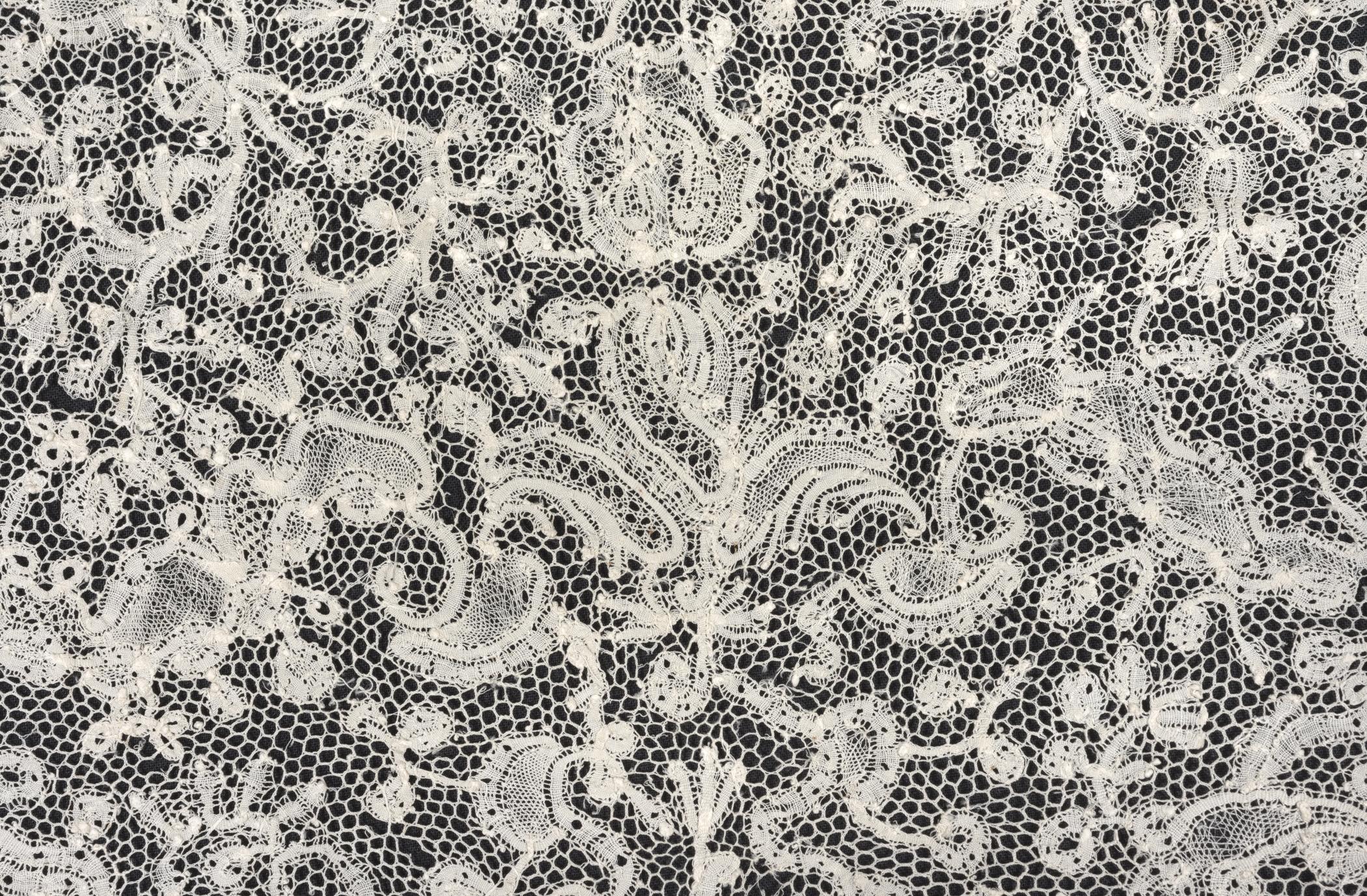 2002.0001.001.003 Shawl, detail 2