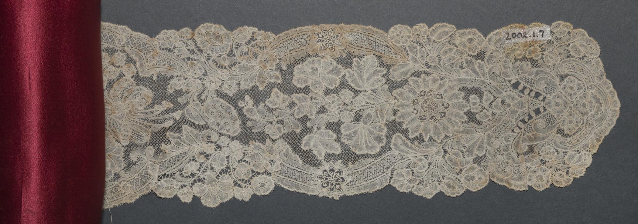 2002.0001.001.007 Lappet, detail, reverse