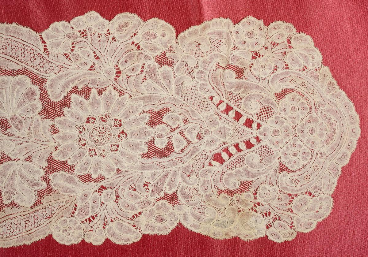2002.0001.001.007 Lappet, detail 7