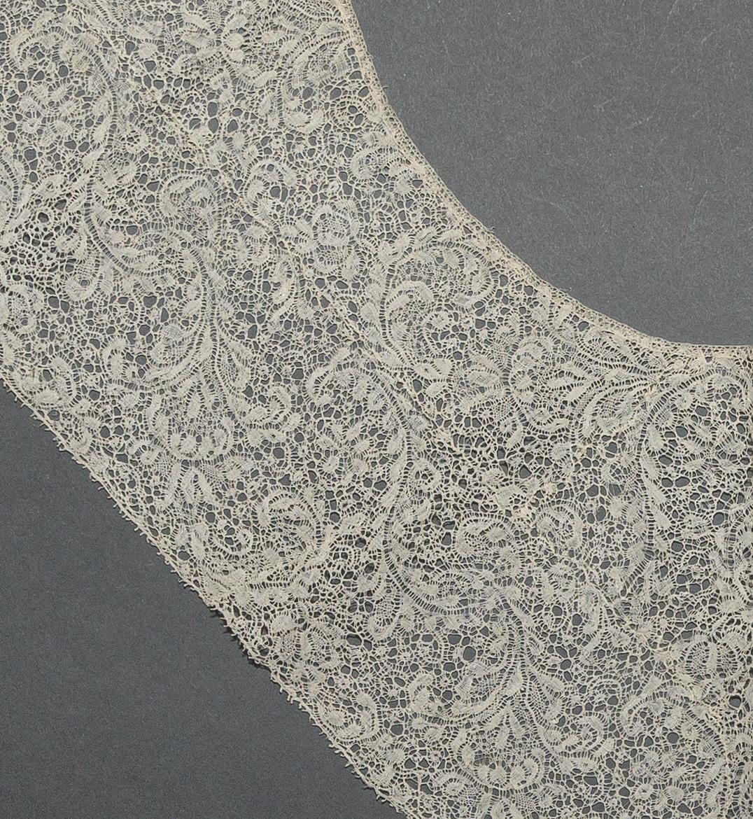 2002.0001.001.015 Collar, detail 1