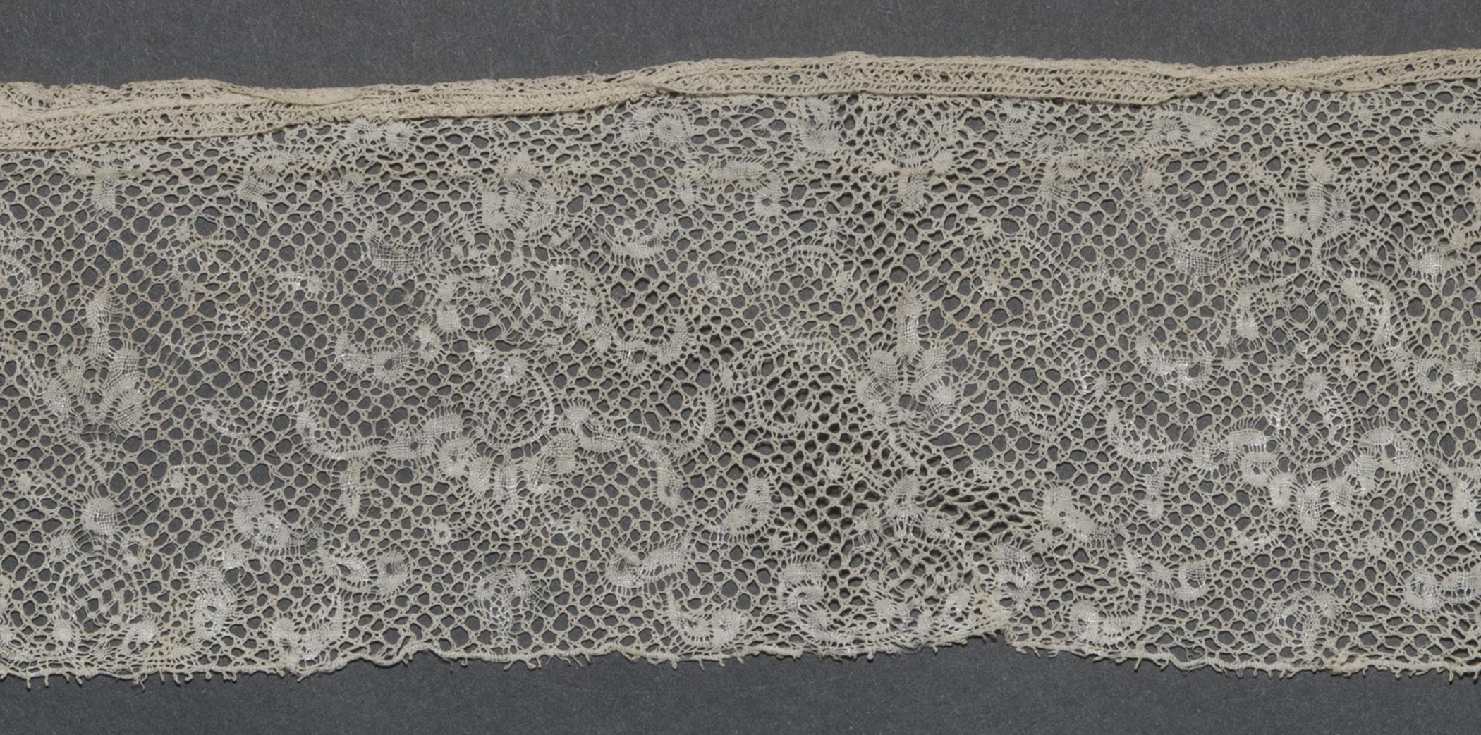 2002.0001.001.017 Passamenterie, detail 1, reverse