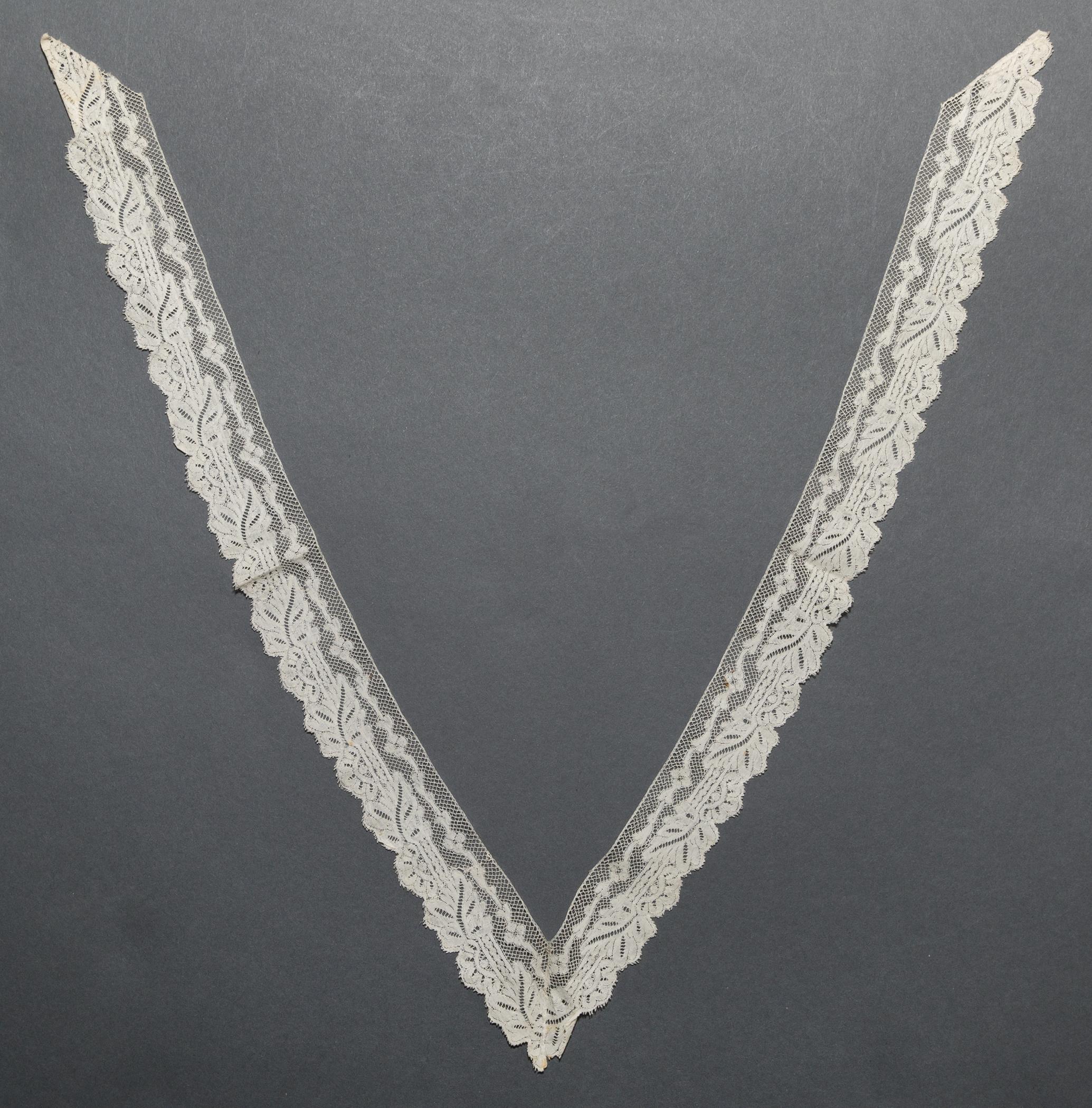 2002.0001.001.023 Handkerchief, overall