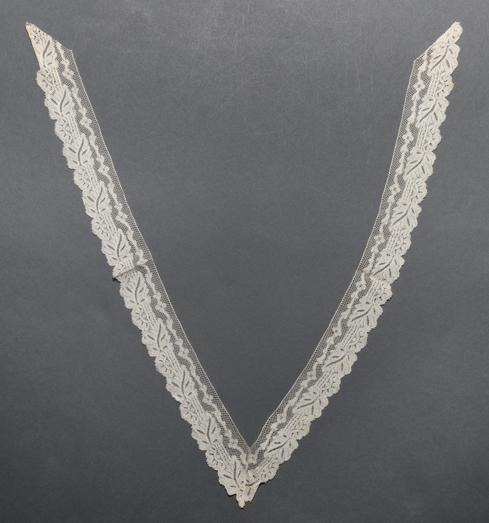 2002.0001.001.023 Handkerchief, overall, reverse
