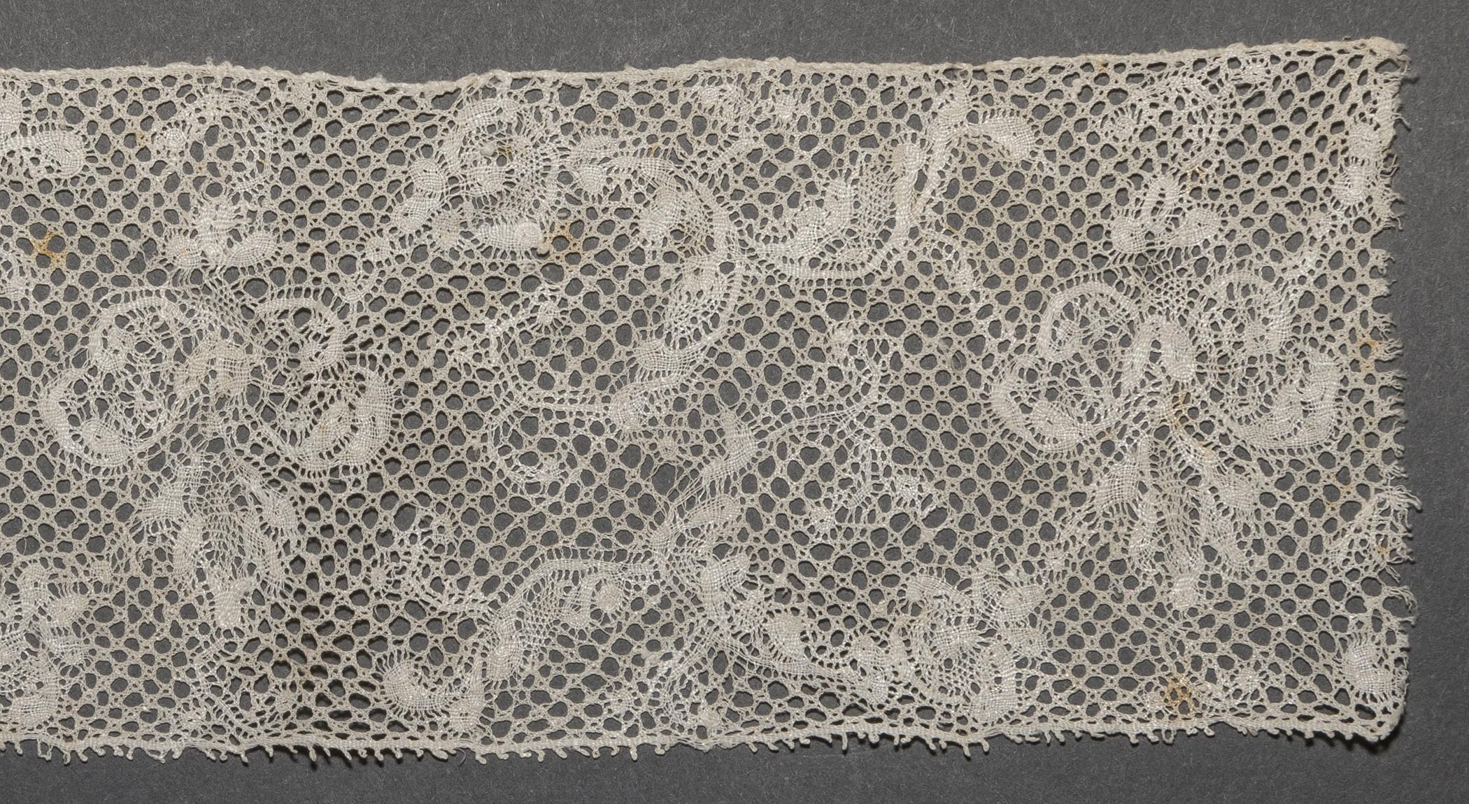 2002.0001.001.024 Passemeneterie, detail 1, reverse