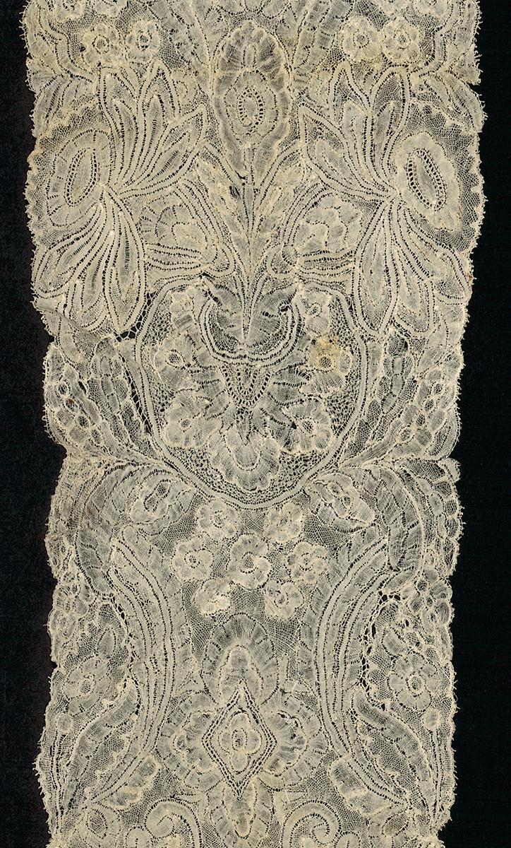 2002.0001.001.026 A Lappet, detail 3, reverse
